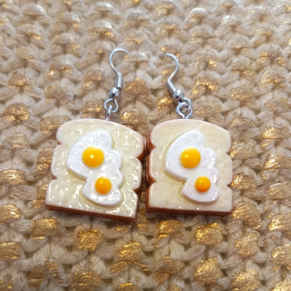Jewelry - Egg heart toast dangle earrings